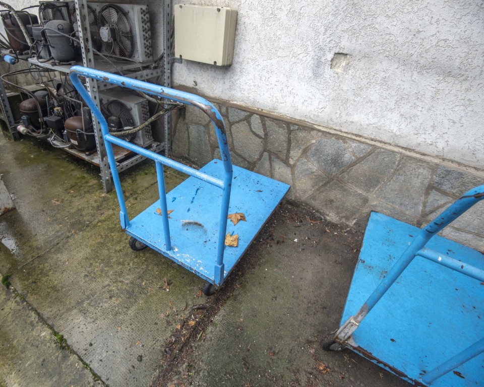 Immagine panoramica di Metal trolley